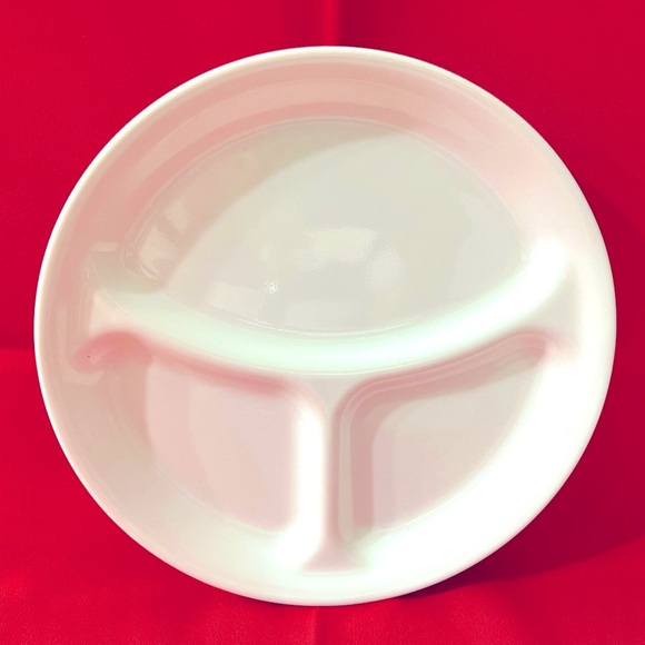 2 Corelle Livingware Winter Frost White Divided Dinner Plate set - Picture 2 of 3